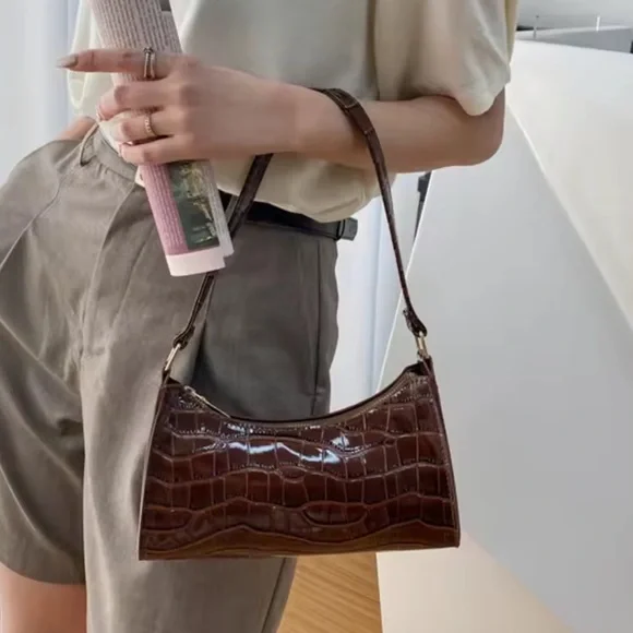 NWT - Purse Brown Crocodile-Embossed Shoulder Bag Leather With Zipper - Stylish - Picture 2 of 3